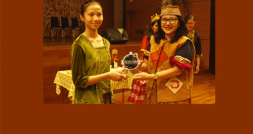 Charlotte Viventi meraih 1st Winner Speech SMP di SMAK PENABUR Harapan Indah