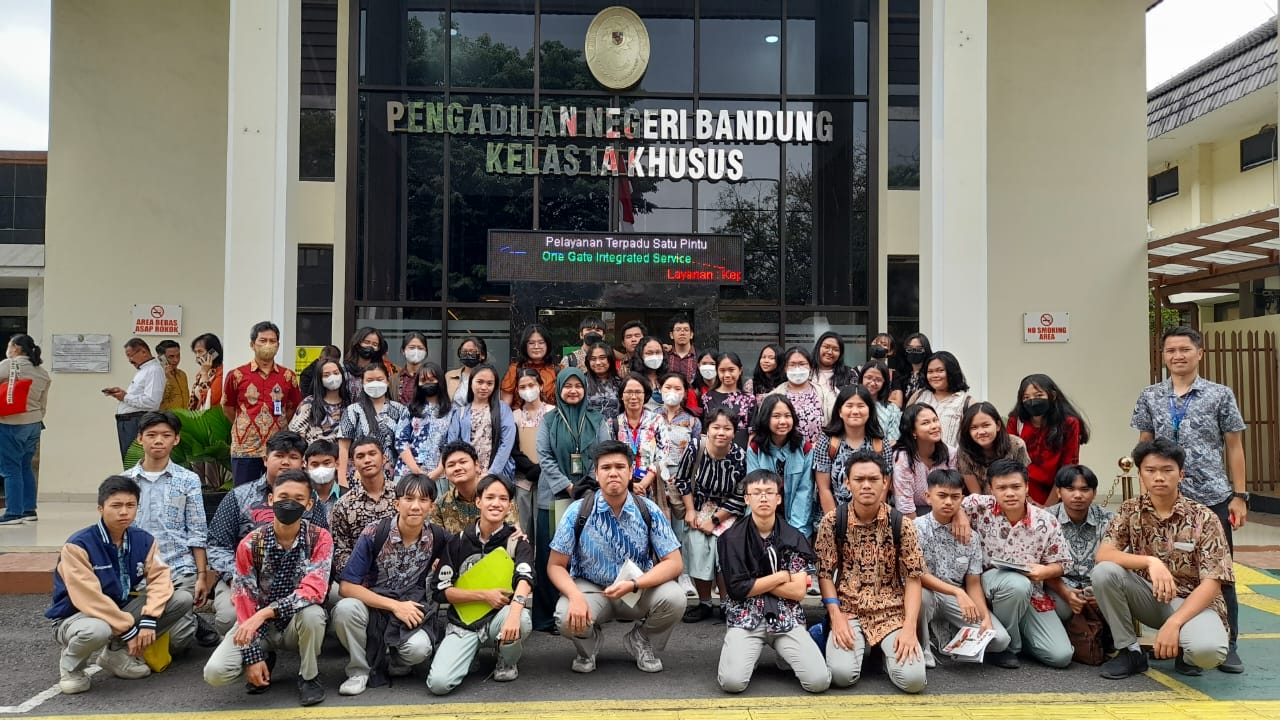 Kunjungan kelas XI ke Pengadilan Negeri Bandung