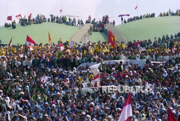 Kerusuhan Mei 1998 : Sejarah Kelam Indonesia..