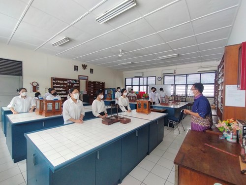 Wiyata Mandala ke Laboratorium