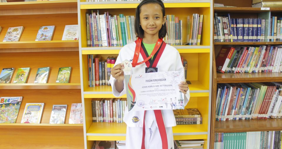 Joan Karla meraih Juara II Kyorugi ICTU D Under 32 Kg Putri pada Kejuaraan Internasional Taekwondo Piala Pakualam X Ke-2 Tahun 2019
