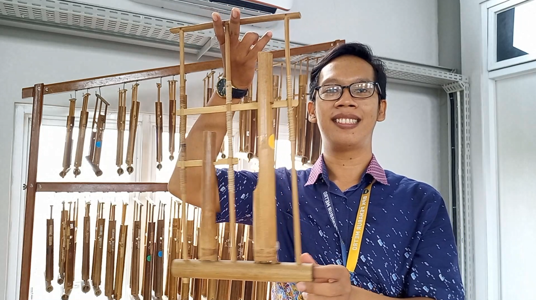 TIGA TEKNIK BERMAIN ANGKLUNG