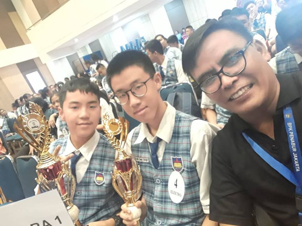 Lomba Elektronika juara 1 dan 2 di Lomba Prakarya Skill Contest