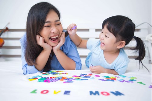 4 Cara Menghibur Anak Anda Tanpa Kata-kata