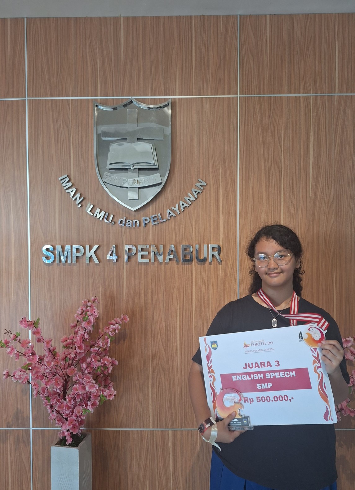 Selamat Kepada Maura Ethana Katrina Sitorus - 7F | Juara 3 : Lomba ENGLISH SPEECH - ESCALADES SMAK 5 PENABUR 2024