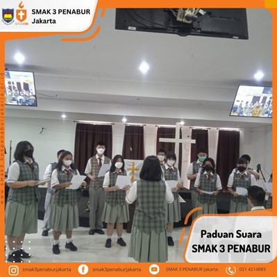 Paduan Suara SMAK 3 mengisi Pujian